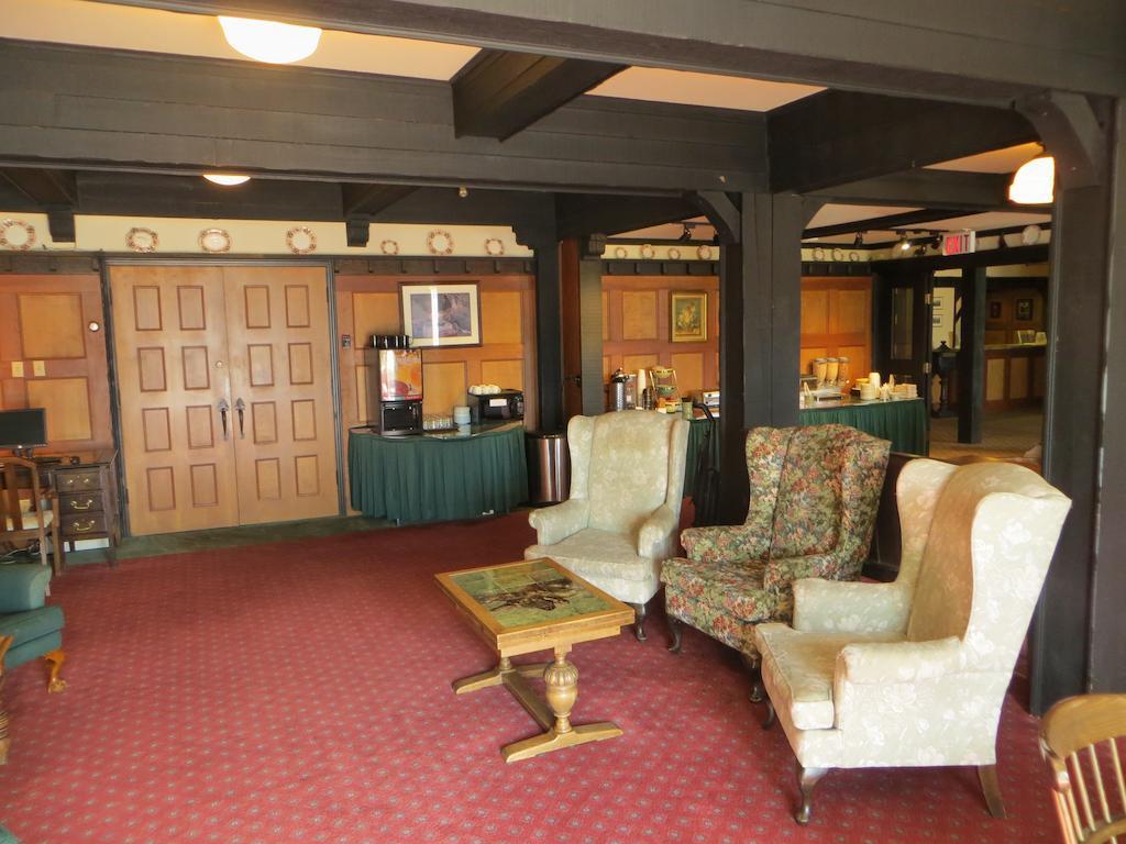 Quality Inn Waddling Dog Saanichton Экстерьер фото